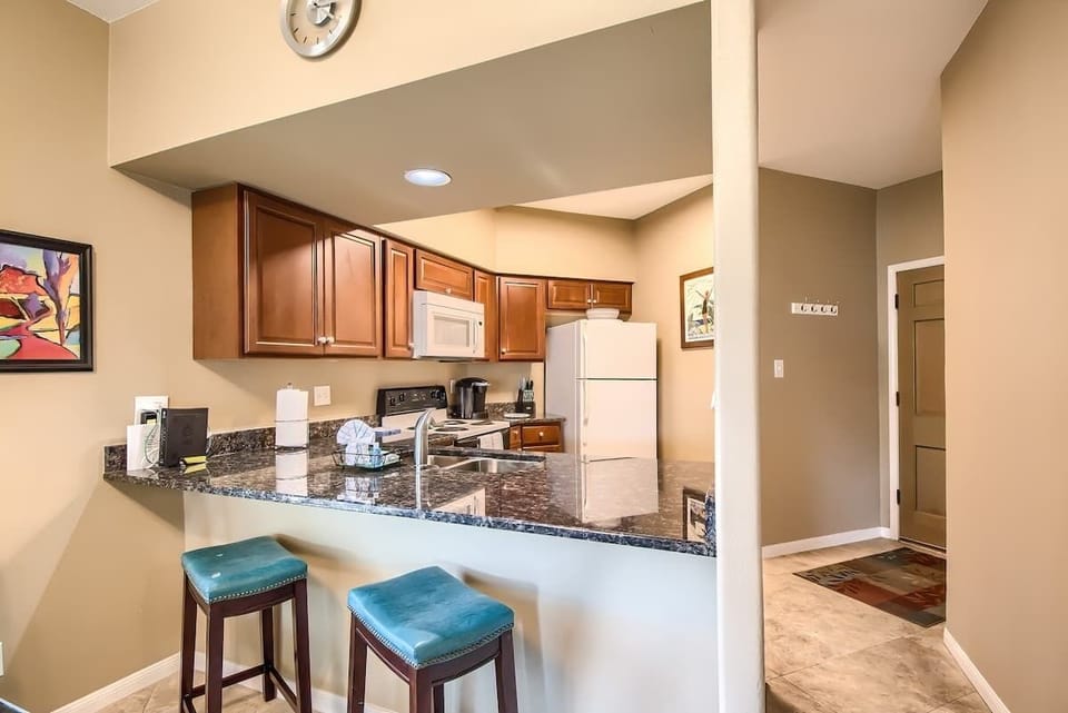 2 bar seats at kitchen counter space