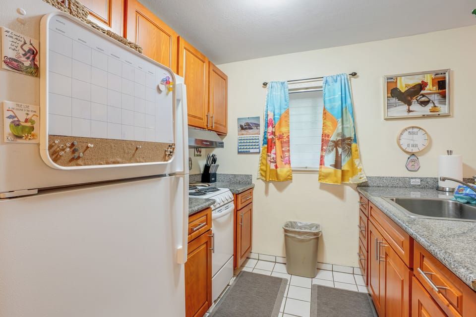 Create island-inspired meals in a well-stocked kitchen with full-size appliances, cookware, and modern touches.