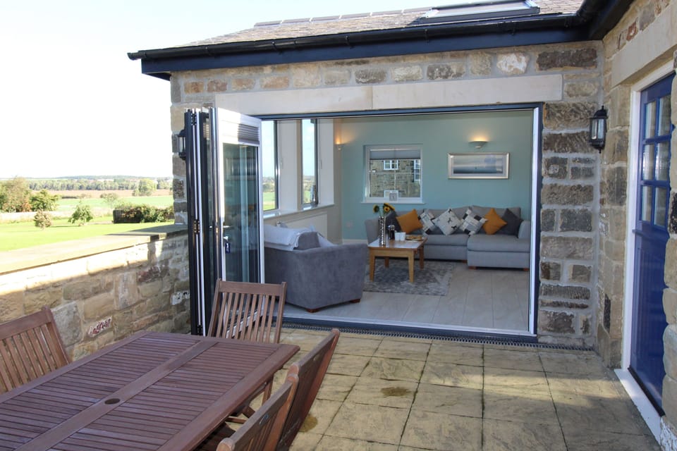 Wheatlands Cottage - Patio Area