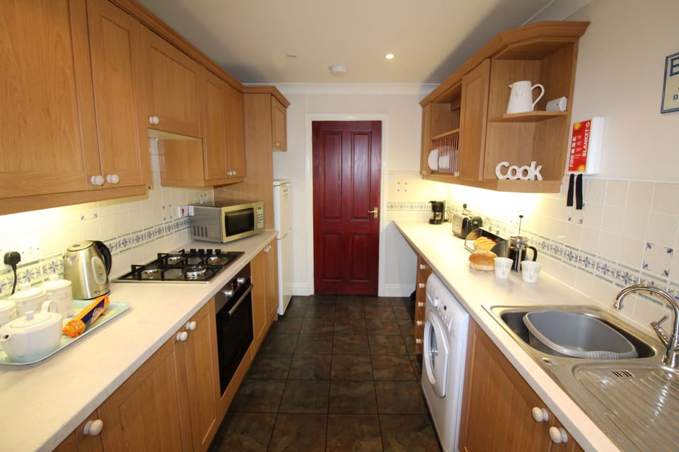 Honeysuckle Cottage - Kitchen