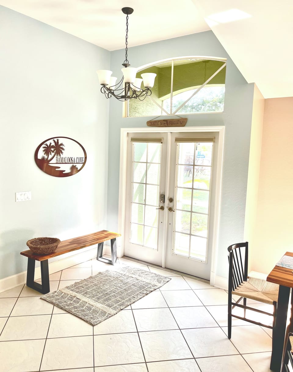 Sunny front entrance with breezeway