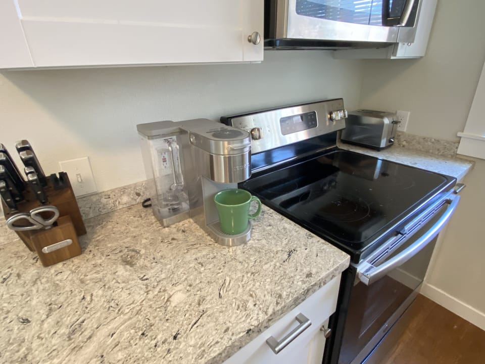 Keurig coffee maker plus full set of cooking utensils. 