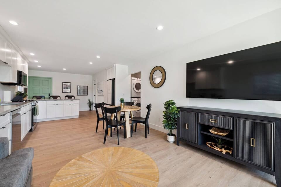 Open floor plan, large smart tv, dining table and bar seating, laundry