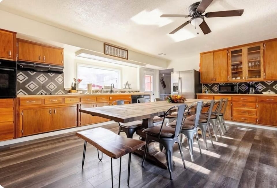 Large farm sink, microwave, air fryer, long counters