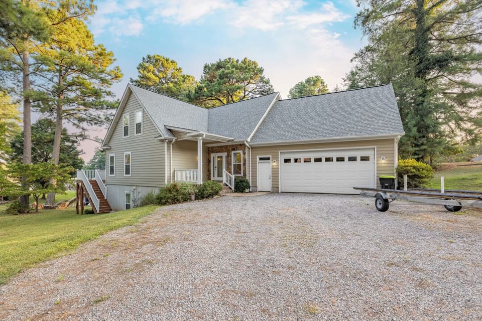 Great house on Lake Gaston