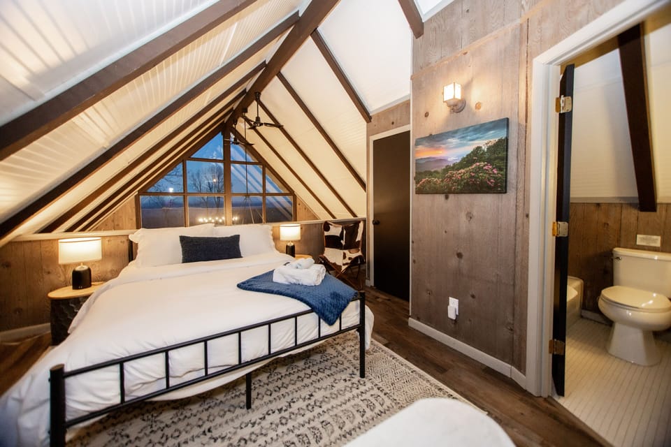 Loft bedroom- queen