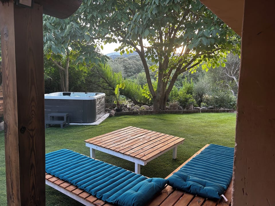Outdoor spa tub