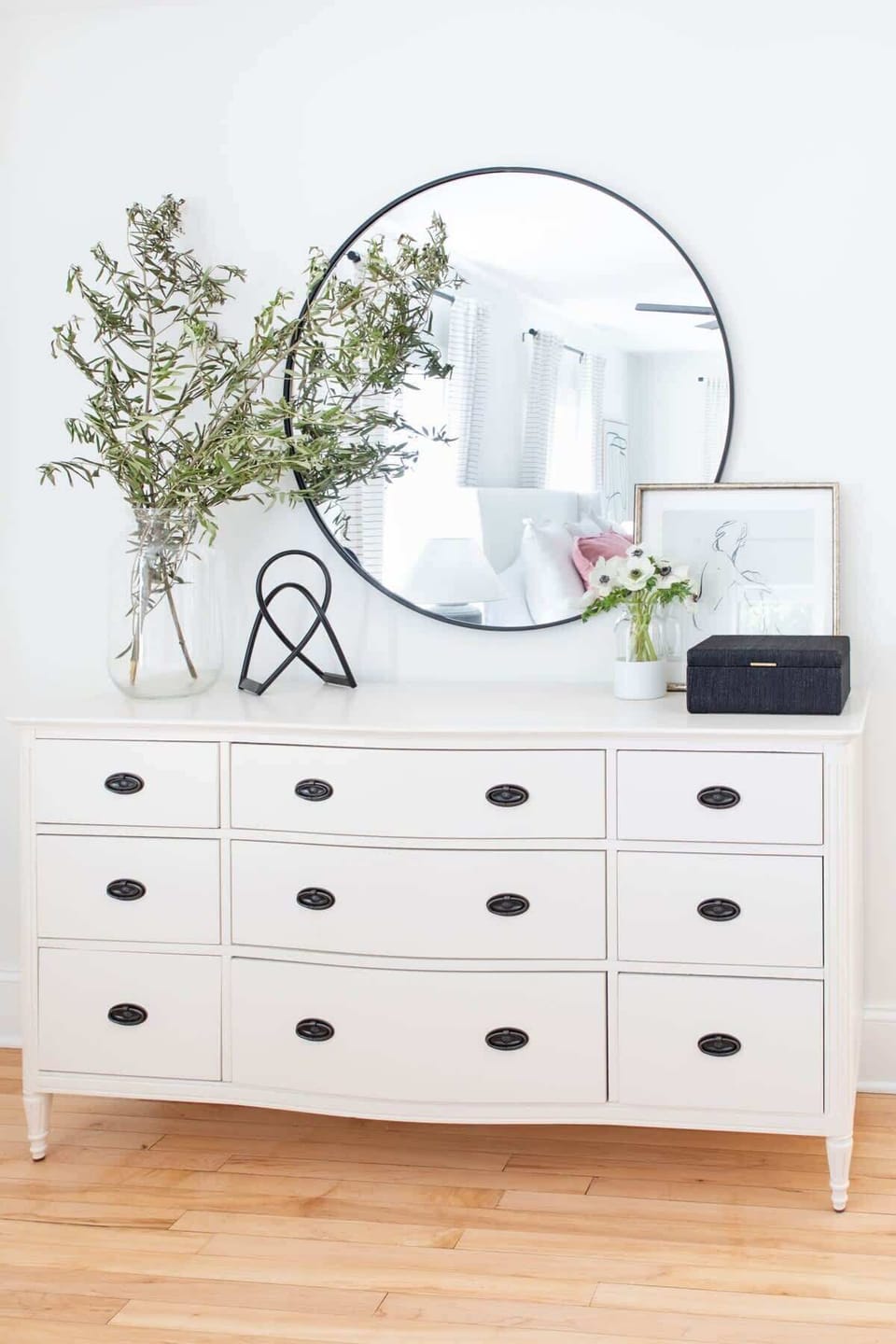 Indulge in royal luxury with our exquisite beechwood inlay in the guest room, designed to make you feel like royalty! #GuestRoomGoals #InTheDetails