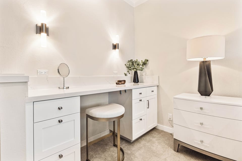 Beauty bar in the bathroom