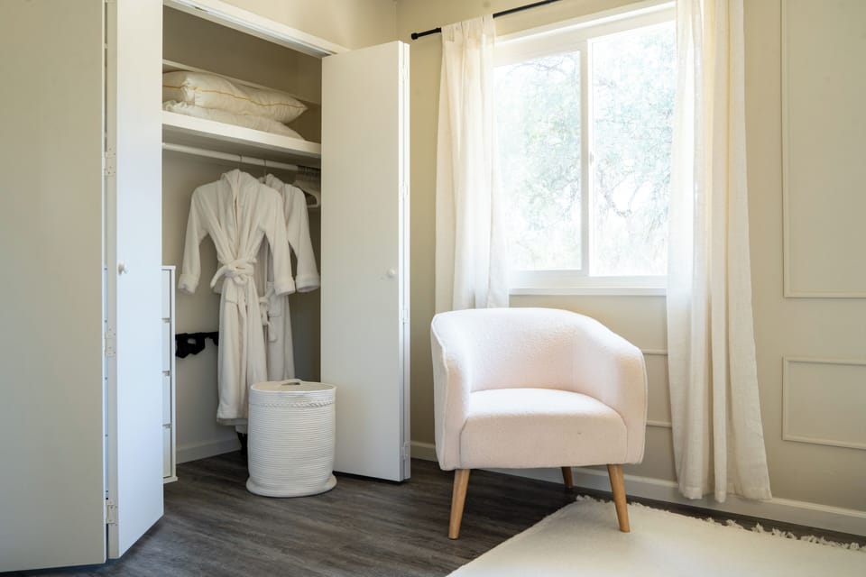 The primary features a king memory foam mattress, duvet, and climate control.