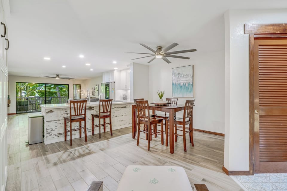 Dining area with 6 chairs