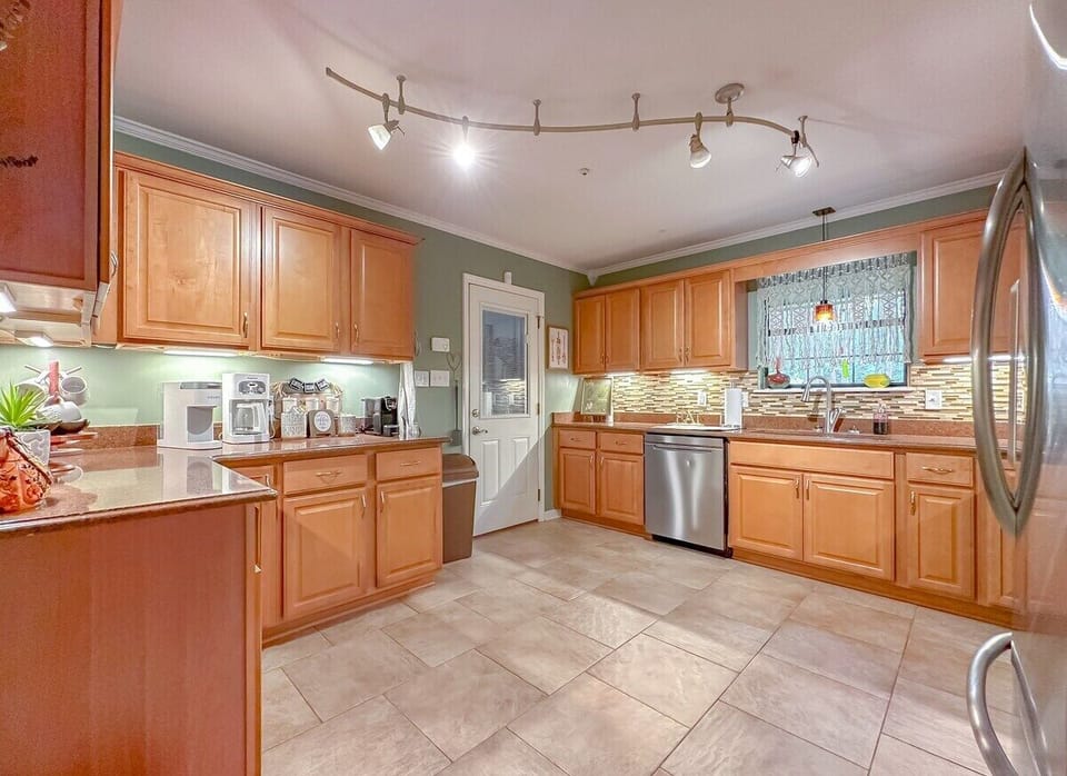 Fully stocked Kitchen