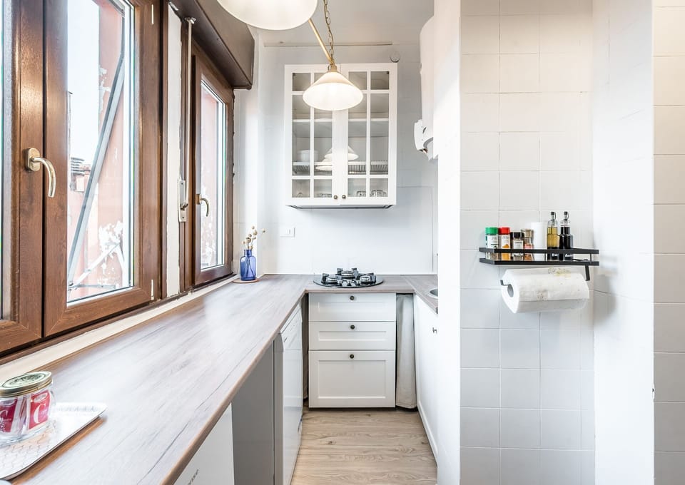 Casa Emilia - fully equipped with fridge, dishwasher, 3 burner stove, pots and pans.