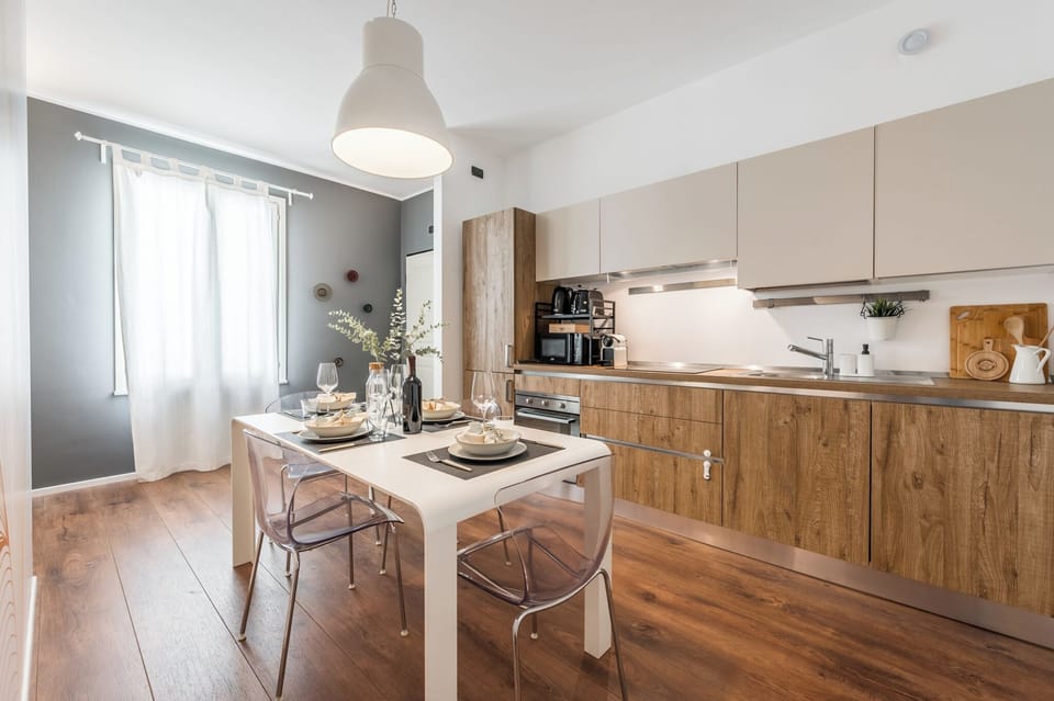 Fully equipped kitchen with microwave, toaster, kettle and coffee machine