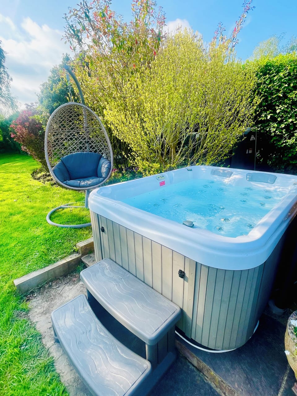Outdoor spa tub