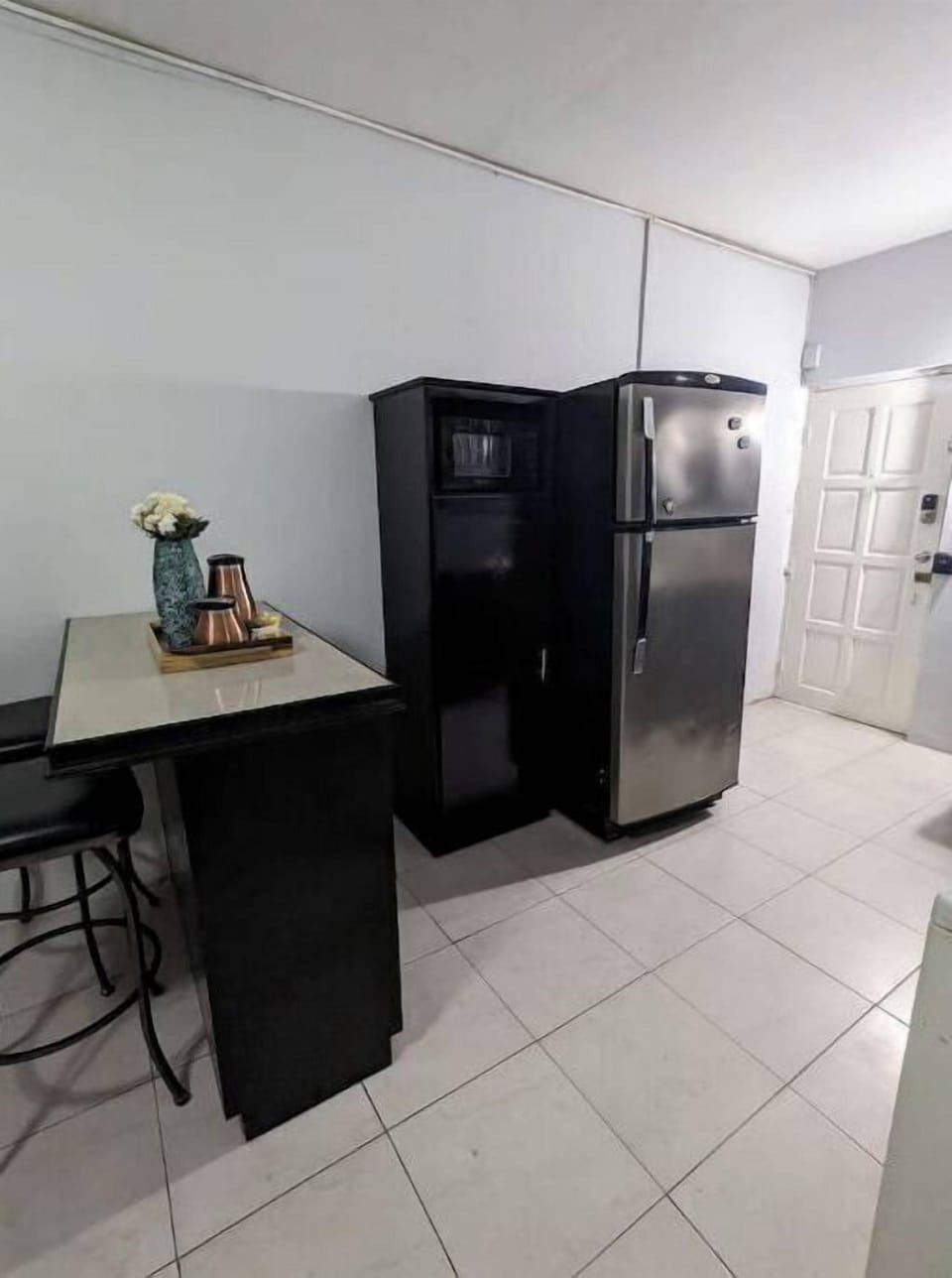 Breakfast bar area 
