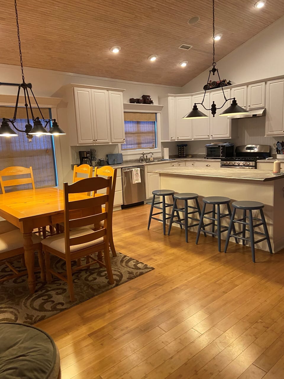 Dining/Kitchen
