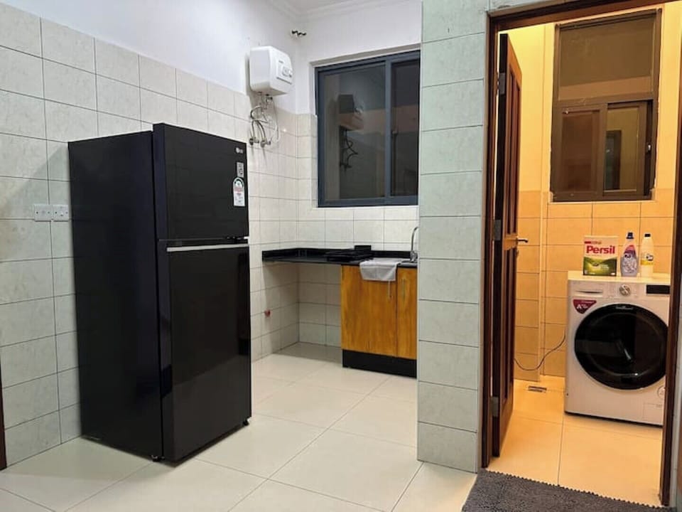 Kitchen & Wash Area