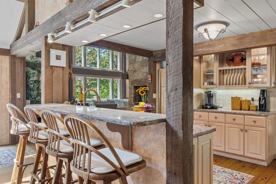 High top breakfast bar that seats four comfortably 
