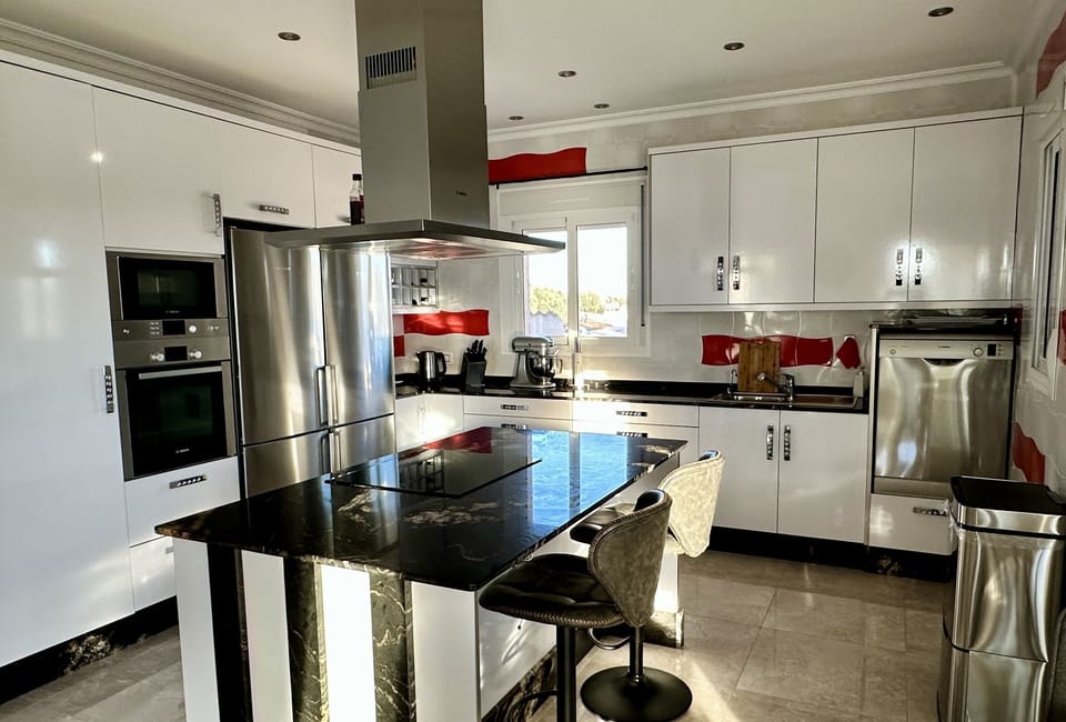 fully equipped kitchen
