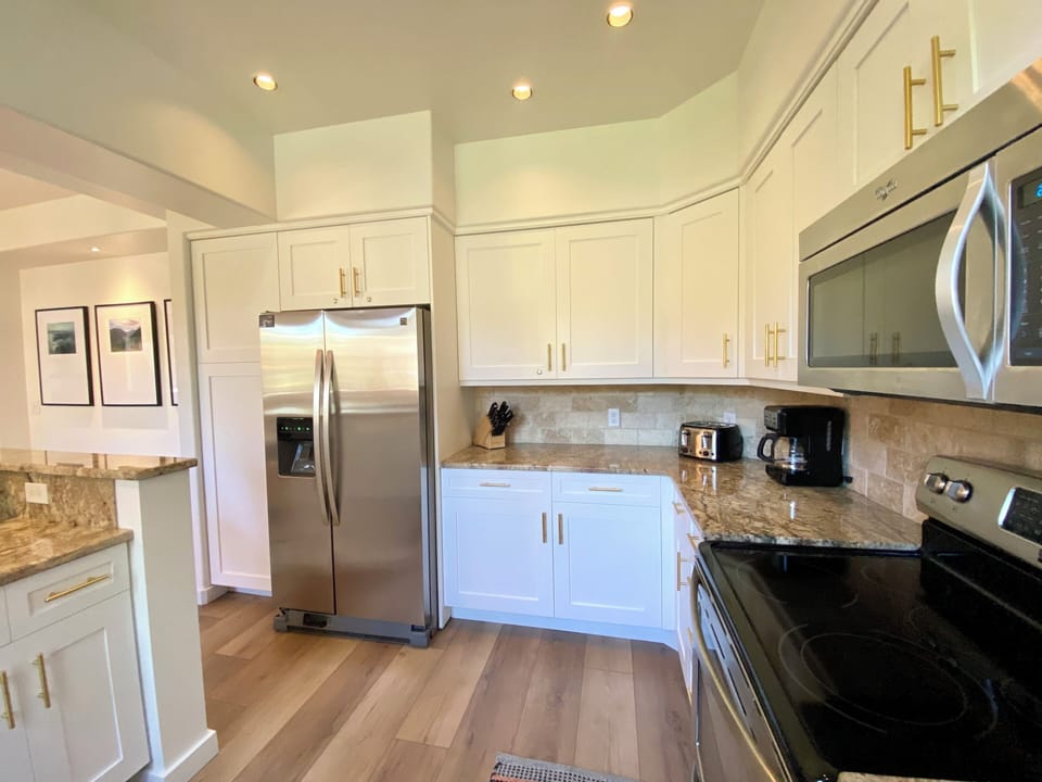 The full kitchen is well-stocked with your cooking & baking needs