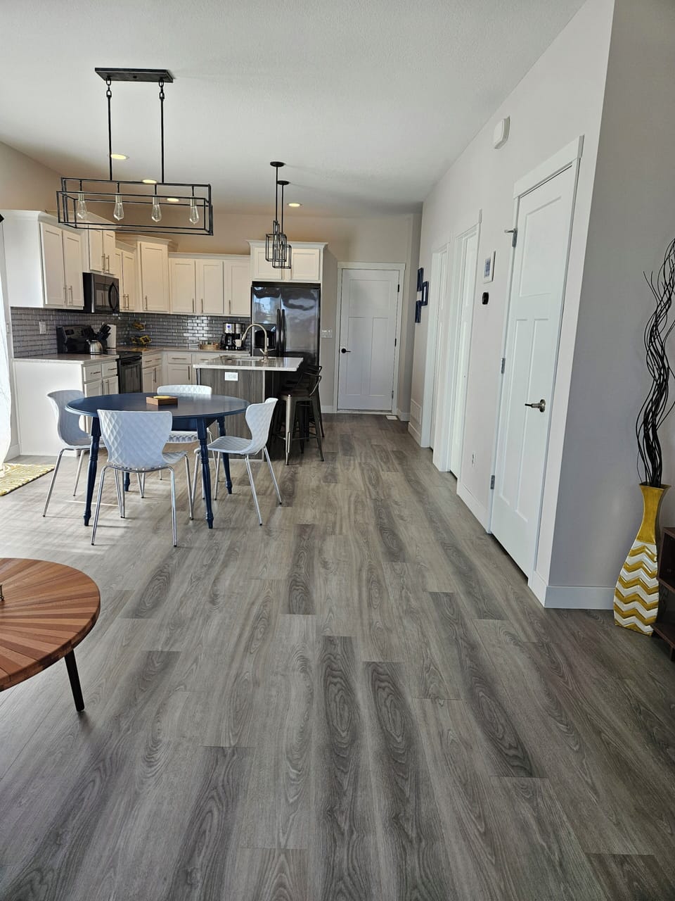 Open concept living, dining, and kitchen