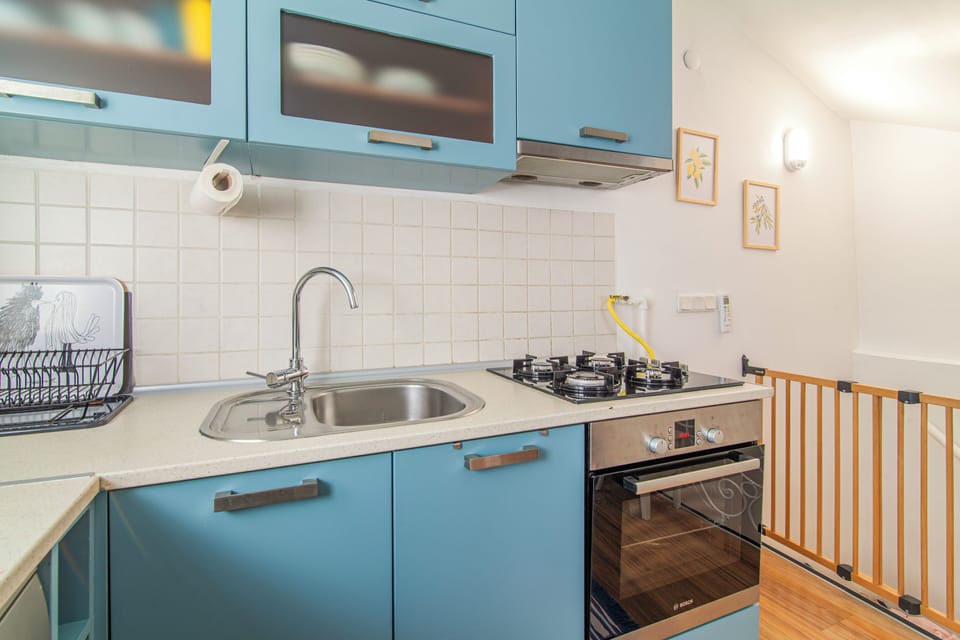 24-hour hot water, an oven, a stove, and an extractor fan
