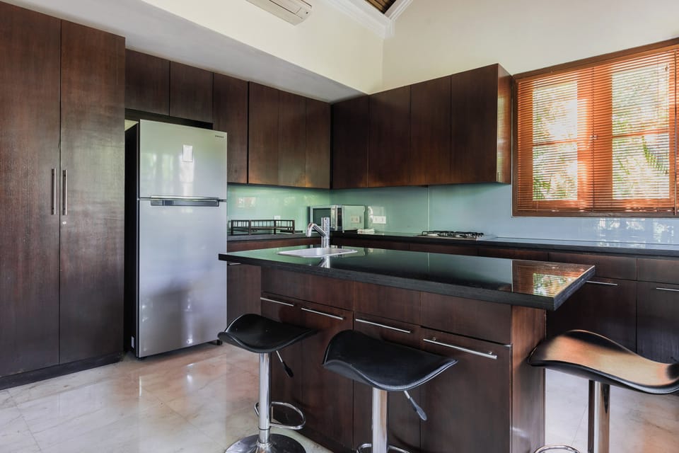 fully equipped kitchen