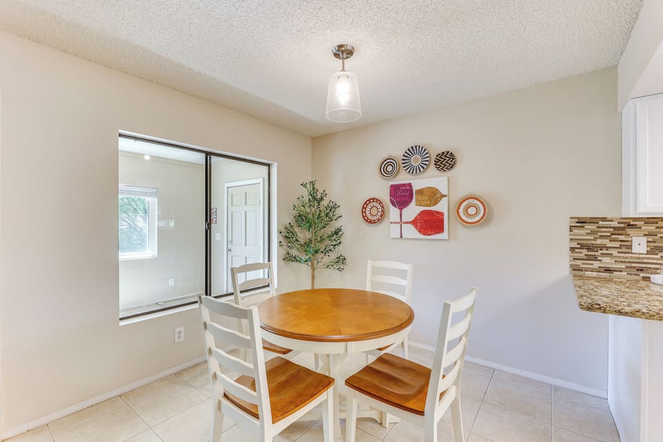 Dining Area | Dining Table | Dishware/Flatware