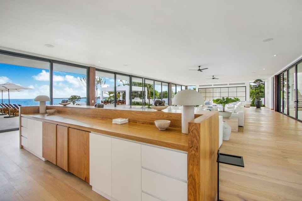 Caleton 24: Bar area view views of the ocean and pool