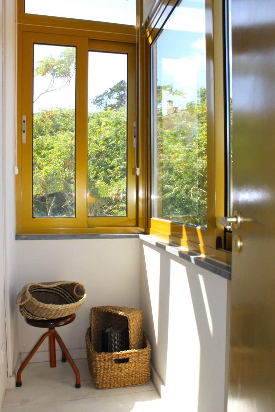 Small anteroom bedroom sun