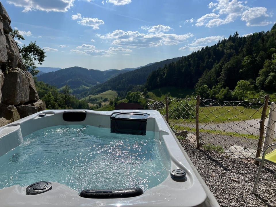 Outdoor spa tub