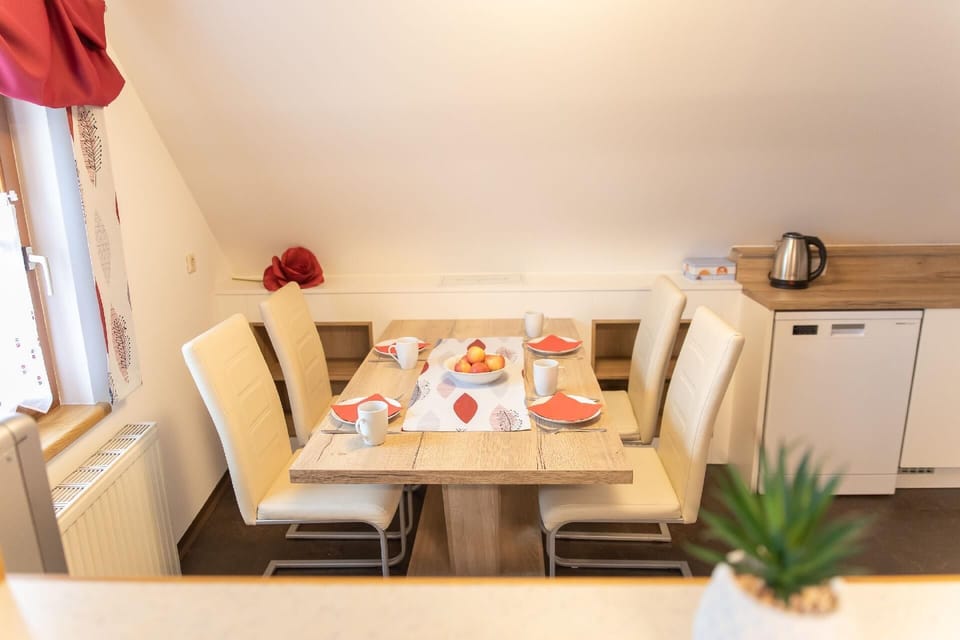 Dining table Apartment Wiesenbunt (Photo by www.fotospass.at)