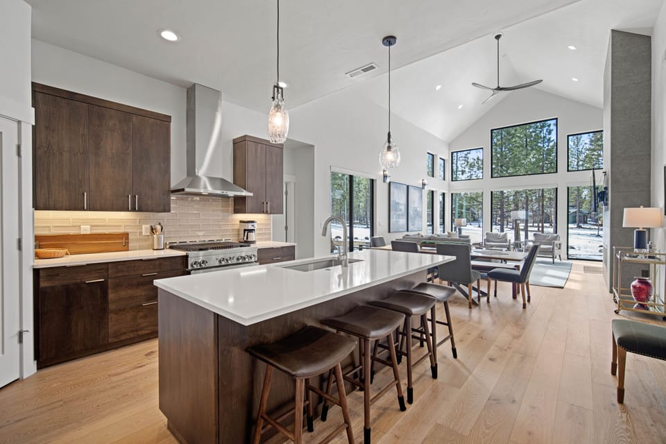 18137 Forestbrook-04