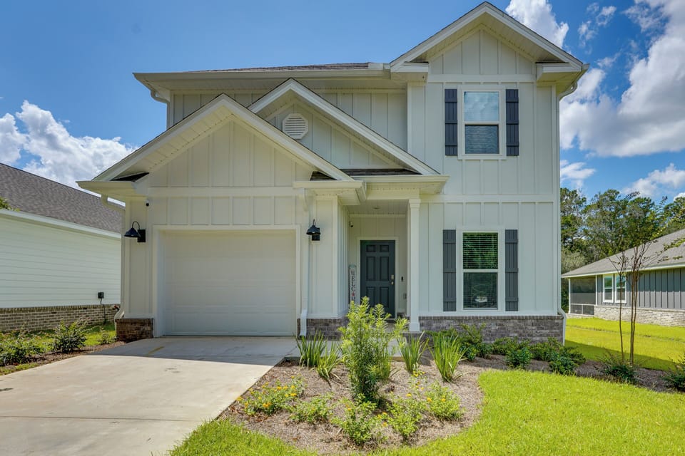 Freeport Vacation Rental | 4BR | 3.5BA | 2,200 Sq Ft | 2 Steps to Enter