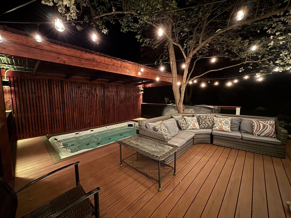 Outdoor lounge area with hot tub
