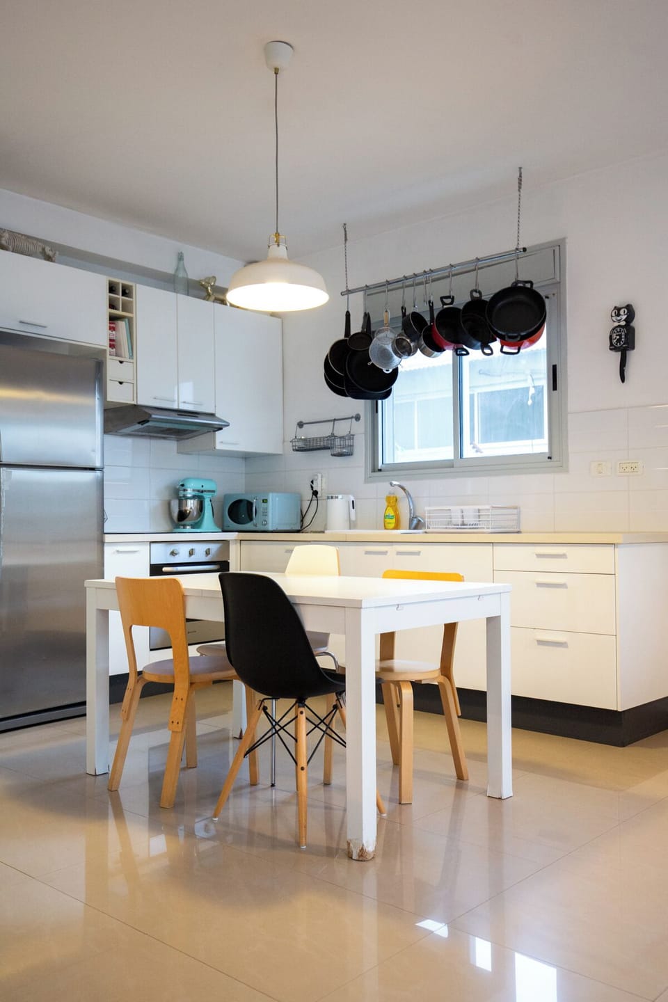 Full kitchen