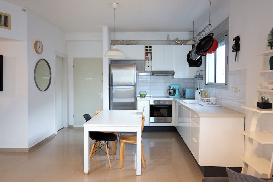 Full kitchen