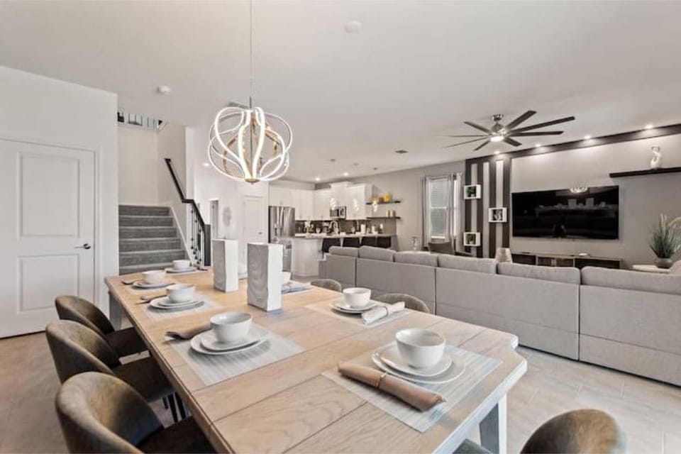 Dining Area That Seats 8 People