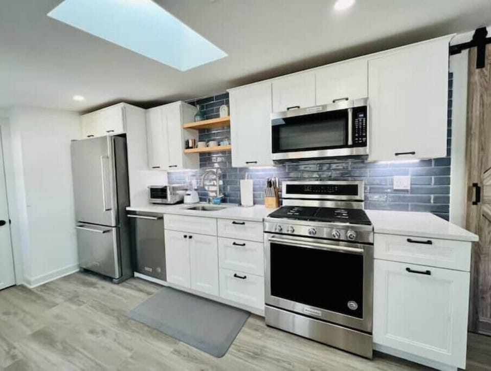 Fully-equipped Chef's Kitchen w hi-end appliances & equipped to fit your needs.