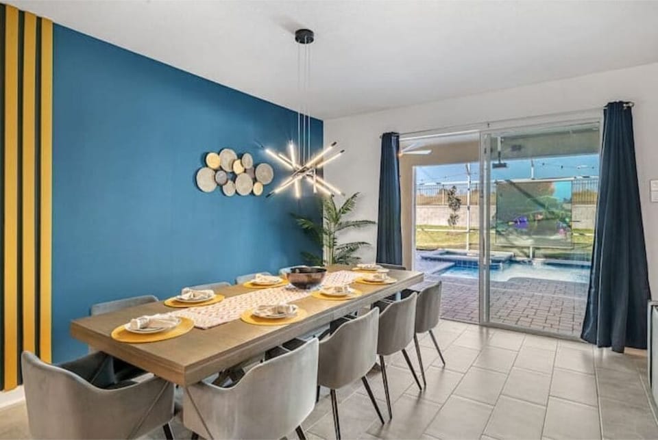 Dining Area that Seats 10 People with Pool Access