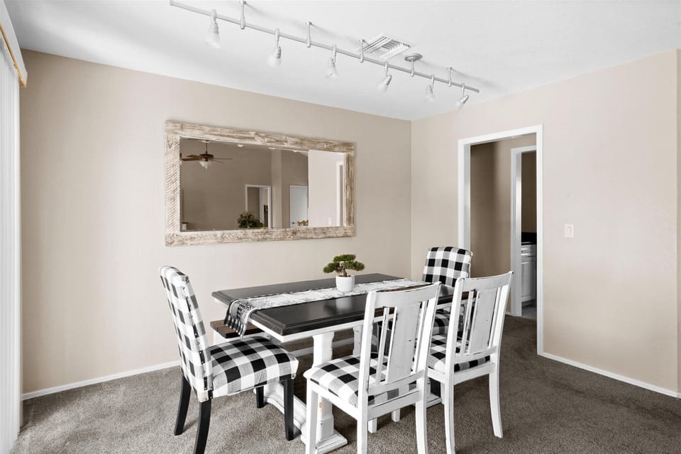 Dining area with seating for 6