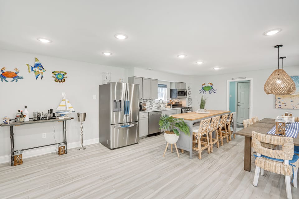 Kitchen | 1st Floor | Coffee Maker | Water Filter | Toaster Oven