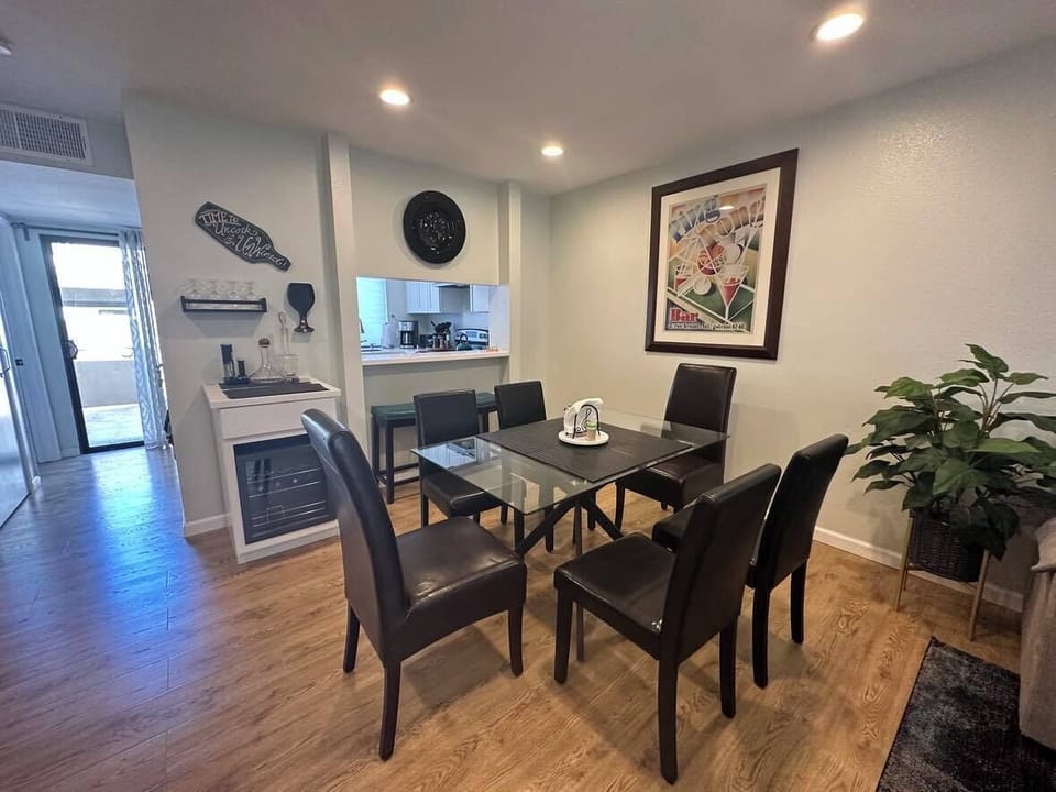 Dining space with seating for 6 and wine fridge
