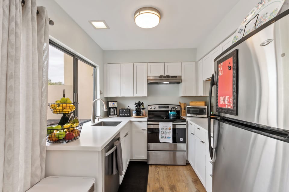 Fully equipped kitchen with large pantry (not pictured)