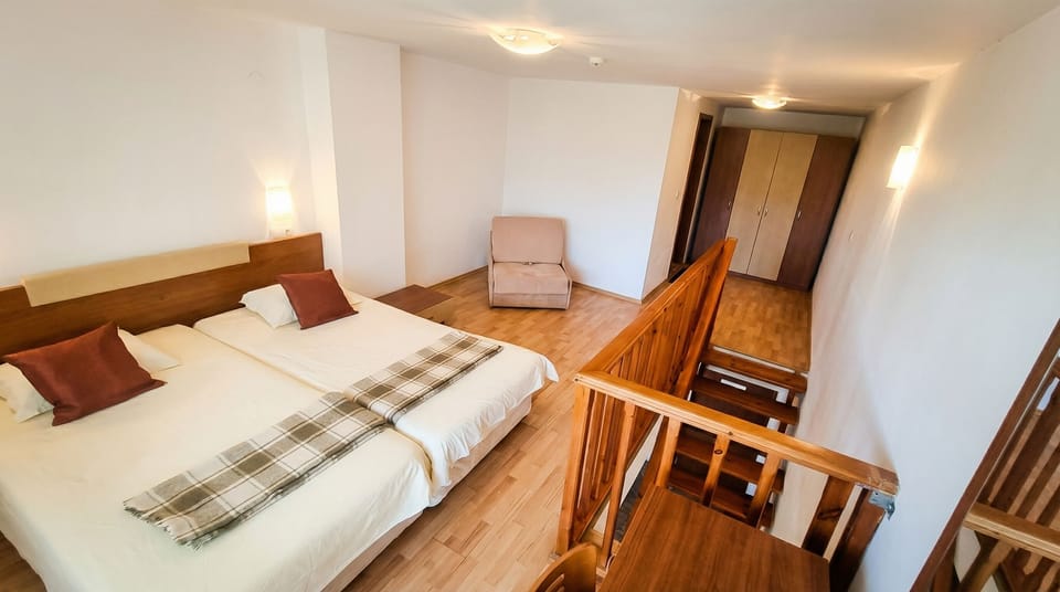 1BR Bright 300mbps WIFI Duplex - Two Floors Apartment in Bansko