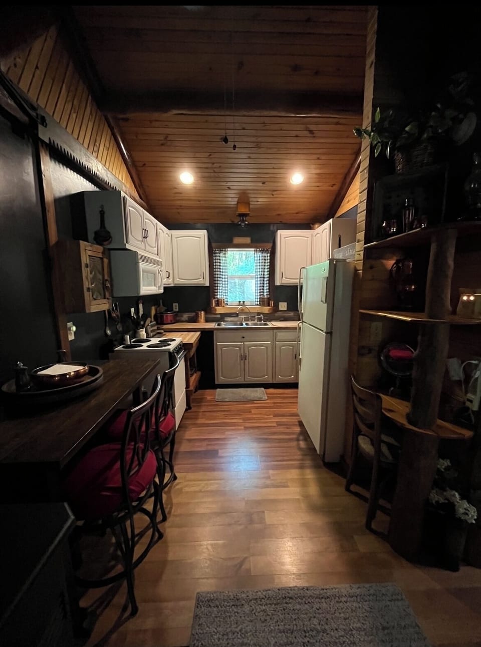 Full kitchen