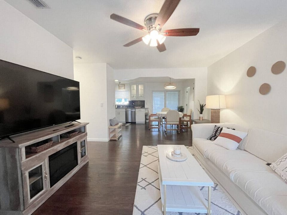 Open Living Space w/ Smart TV & Entertainment Unit