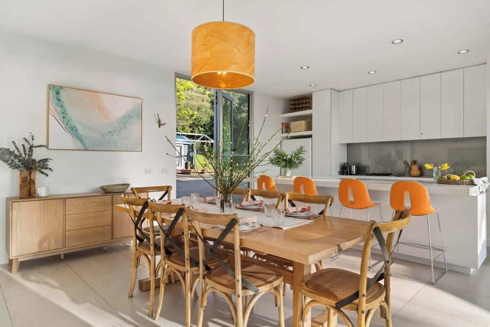 Beautiful dining area, with all napery supplied.