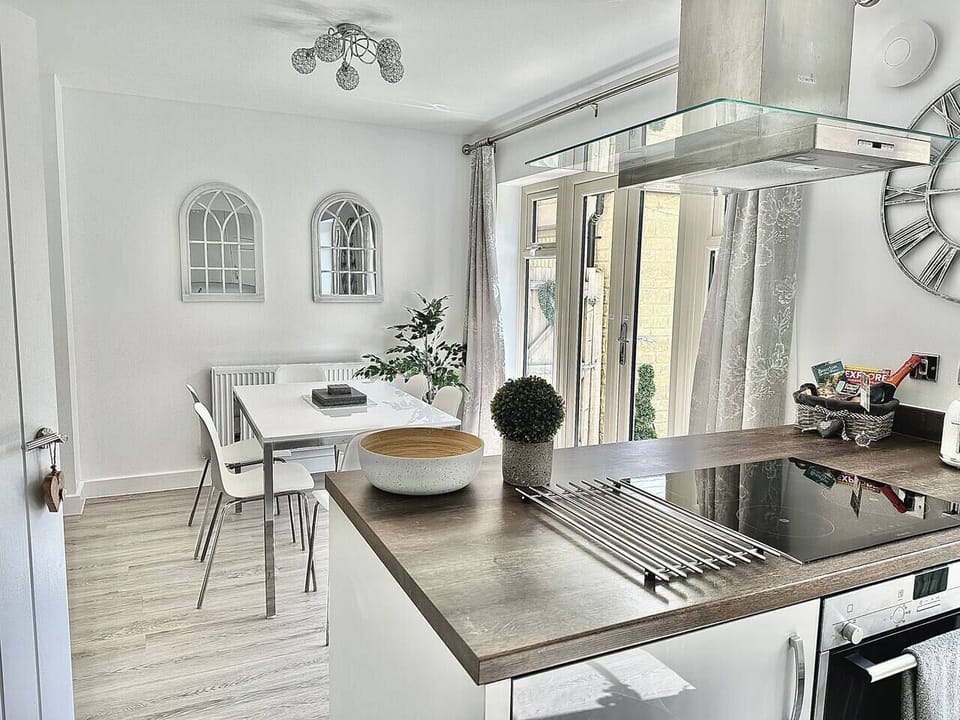 Modern sunny kitchen diner with French doors leading onto the enclosed garden. High chair available on request. 